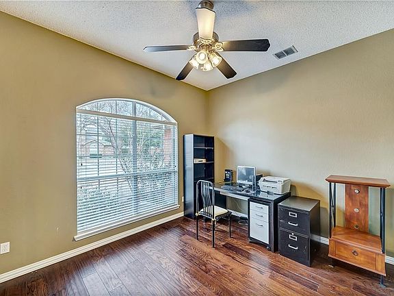 4th image of 3202 Lochwood Dr