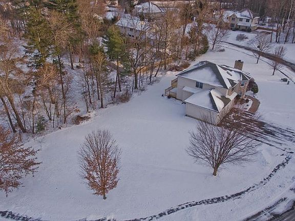3rd image of 48 San Souci Dr
