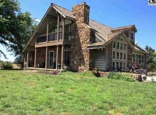 2406 E Trail West Rd, Hutchinson, KS 67501