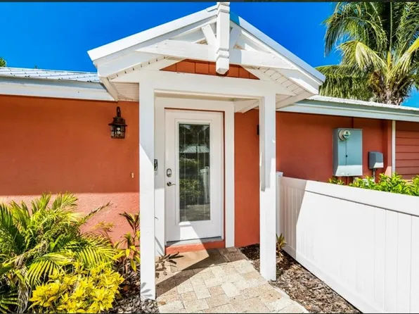 6700 Holmes Blvd #B, Holmes Beach, FL 34217