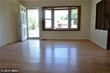 2nd image of 304 E Tazewell Rd