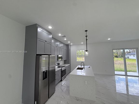 5th image of 1089 Eisenhower Blvd