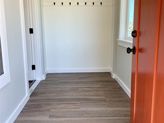4th image of 1411 Lincoln Street