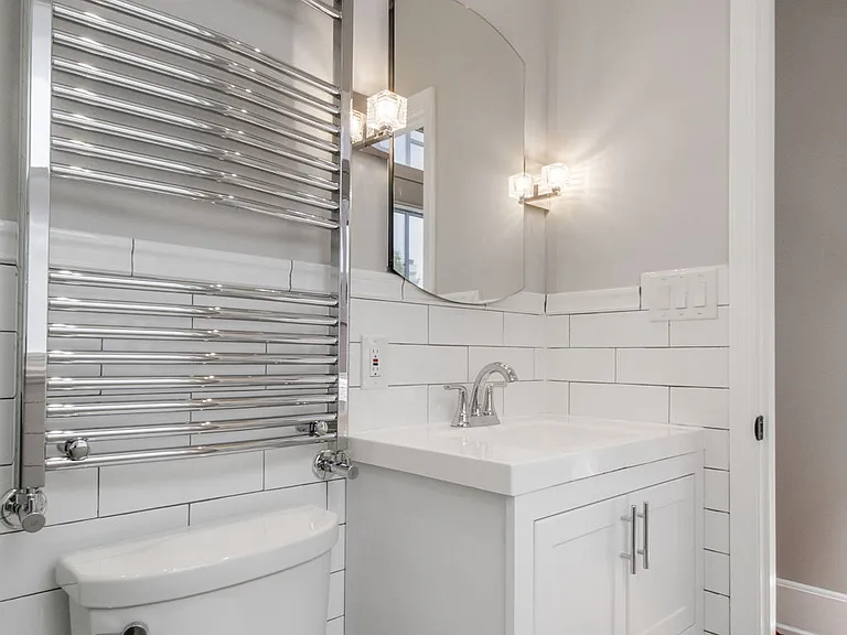 8 R St NW #4 — Photo 11