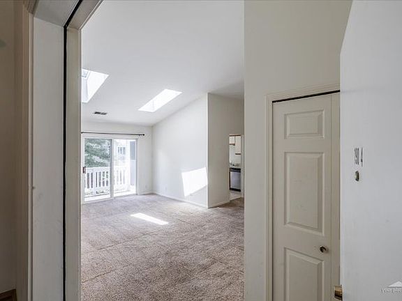 5th image of 190 Norfolk Ct APT 4