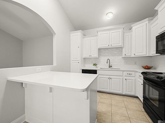 5th image of 15052 Rimrock Ct