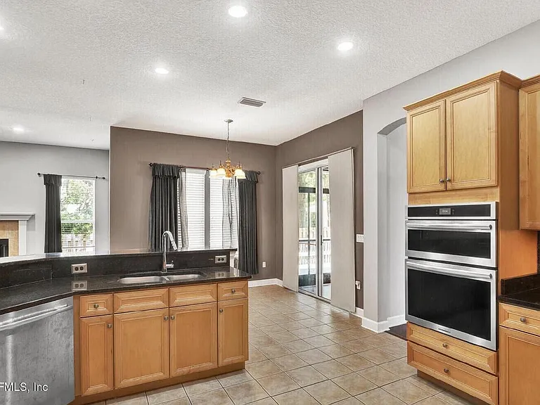 11827 Crusselle Dr — Photo 7