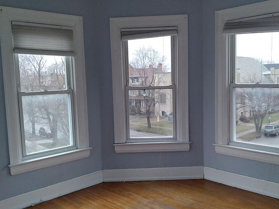 5th image of 528 Richmond Ave #3