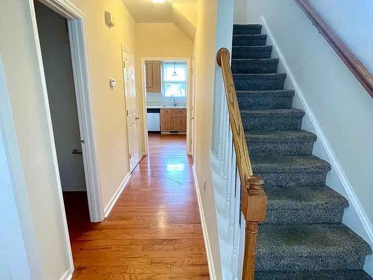 731 W Leigh St — Photo 2