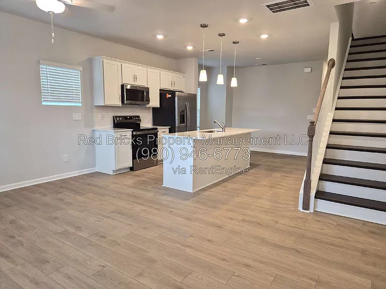 6510 Harlech St — Photo 5