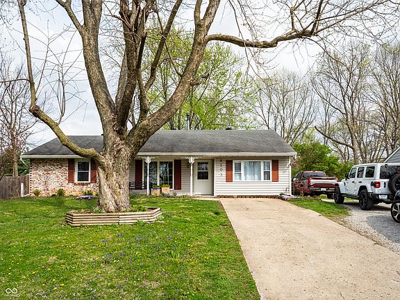 2nd image of 8203 Railroad Rd