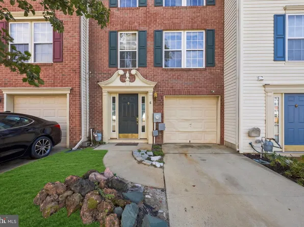 6 Players Ln, Pine Hill, NJ 08021