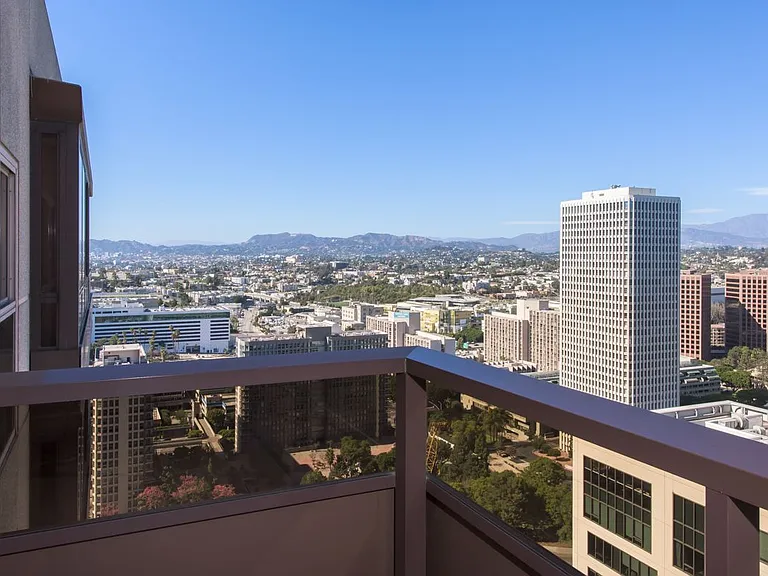 255 Grand — Photo 8