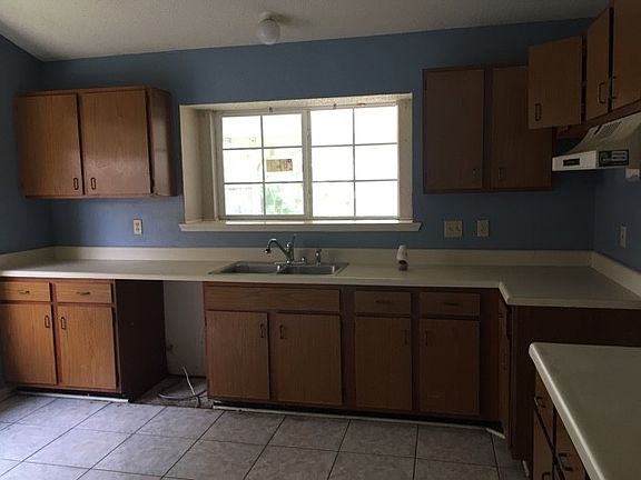 5th image of 1000 Kingsway Dr W