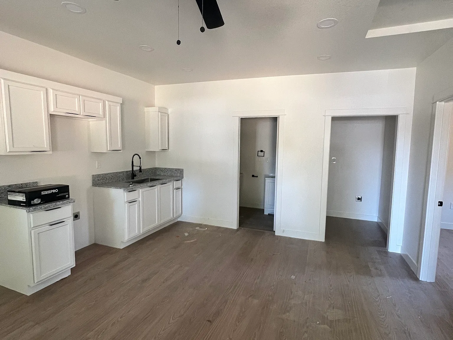 2 bed, 1000 sqft, $1,950 — Photo 2