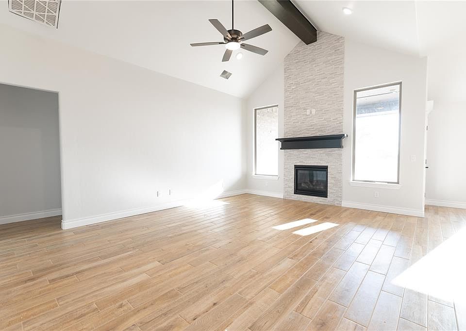 1st image of 667 Straight St