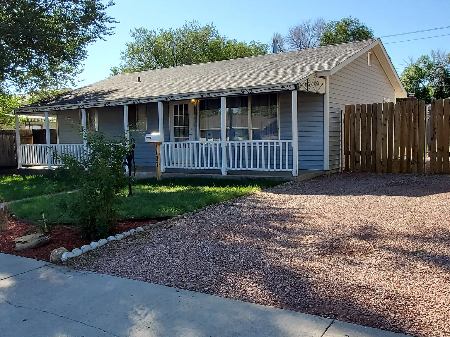 3 bed, 894 sqft, $1,790 — Photo 2