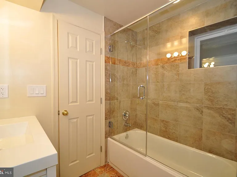 11132 Luxmanor Rd — Photo 27