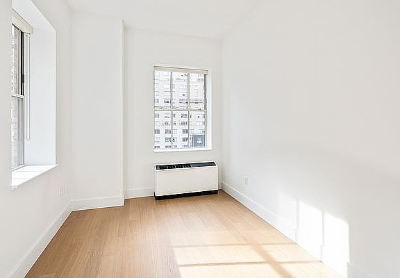 4th image of 67 Wall St APT 4i