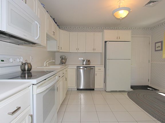 5th image of 806A Heritage Hills Dr #A