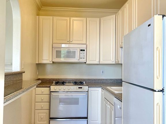 5th image of 2130 Beach St APT 303