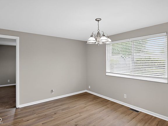 3rd image of 6552 Birchcrest Dr