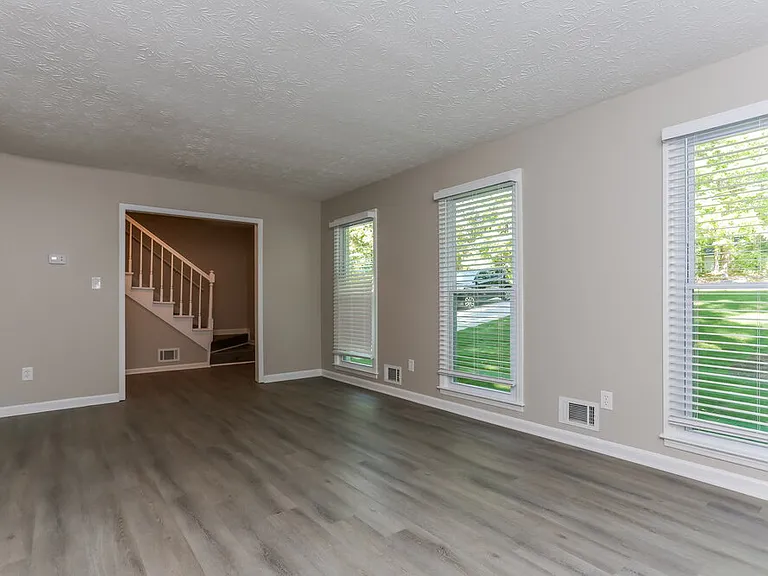 275 Oak St — Photo 5