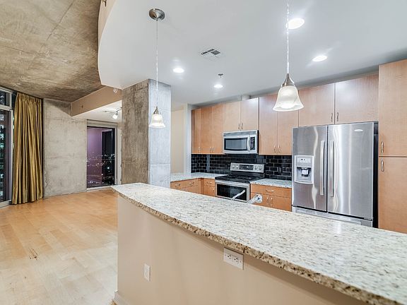 4th image of 301 Demonbreun St Unit 1810