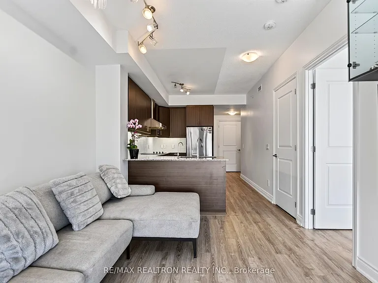 9618 Yonge St #801 — Photo 10
