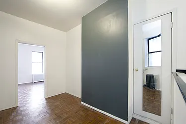 Rented by R New York