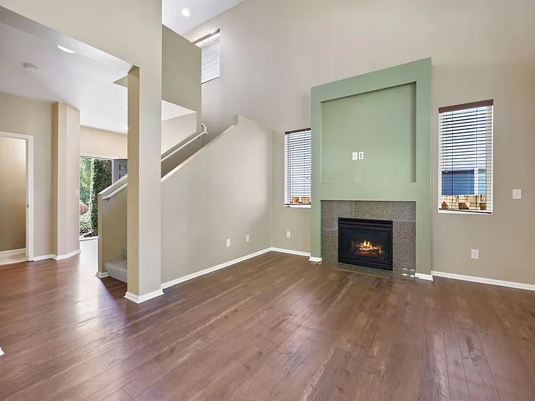 1094 Ebbets Dr SW — Photo 4