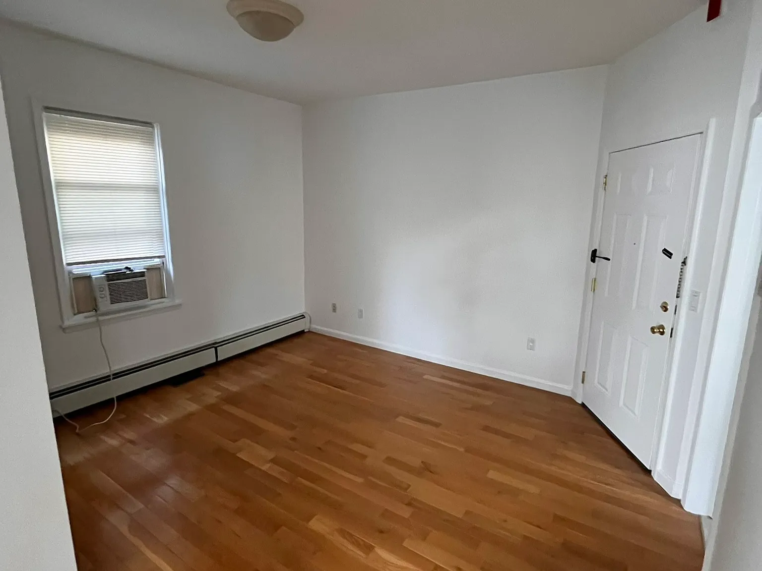1 bed, 700 sqft, $1,800 — Photo 2
