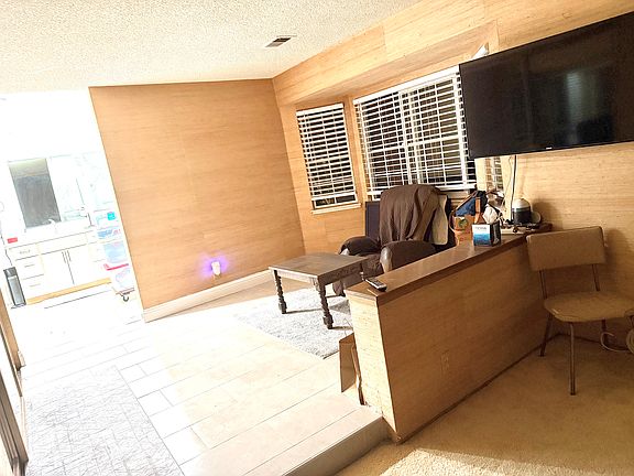 4th image of 1023 Foothill Dr