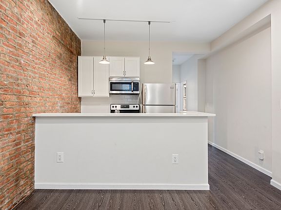 4th image of 637A Vanderbilt Ave #1