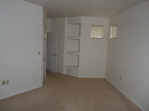 5th image of 8 Northridge Cir