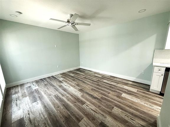 4th image of 201 Medallion Blvd Unit D
