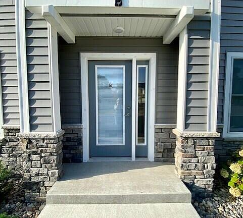 2nd image of 209 Peninsular Ave Unit B