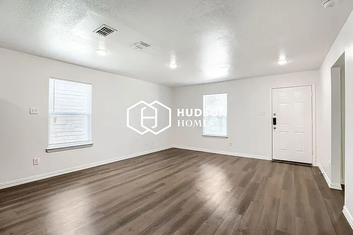 3204 Tuskegee St — Photo 3