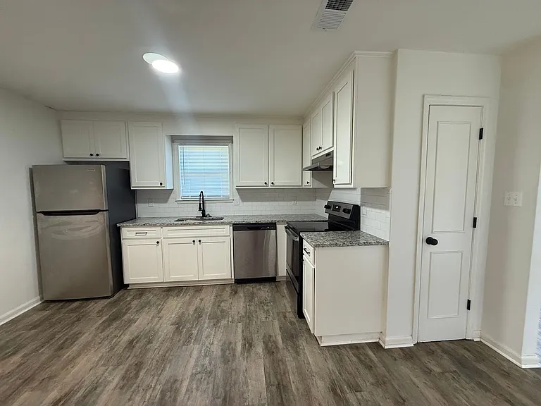 255 S Hicks St — Photo 7