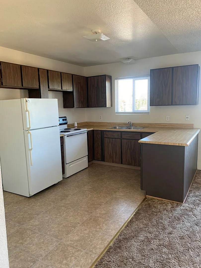 1615 Olive Avenue — Photo 3