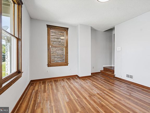 4th image of 1006 Salem Ave
