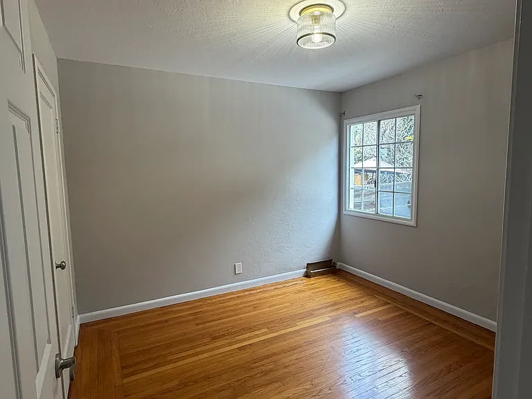 904 Lexington Ave — Photo 11