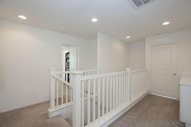 1st image of 512 Moonlight Dr