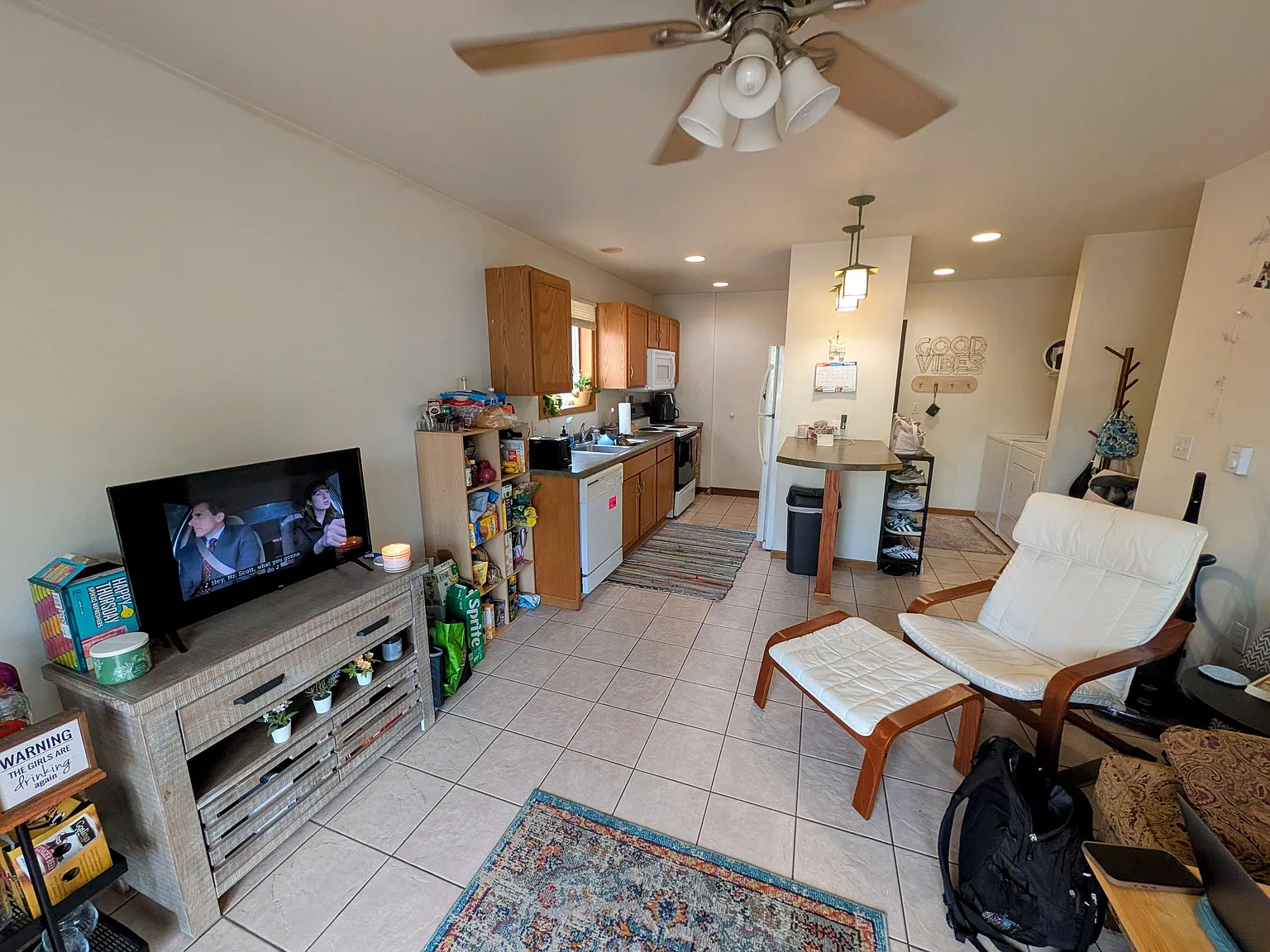 4 bed, 1200 sqft, $1,940 — Photo 2