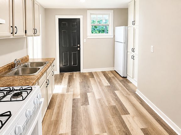 3rd image of 929 46th St #1