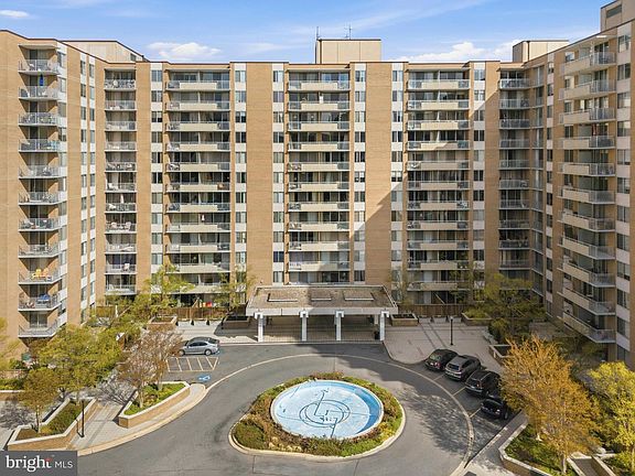 2nd image of 3001 Veazey Ter NW APT 615