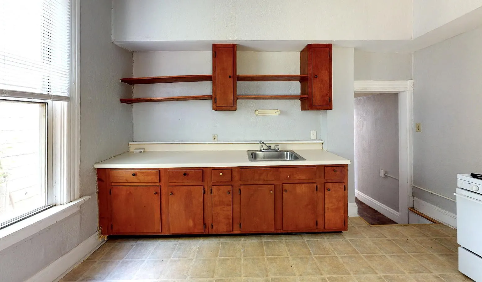 5 bed, 2.5 bath, 2204 sqft, $2,199 — Photo 4