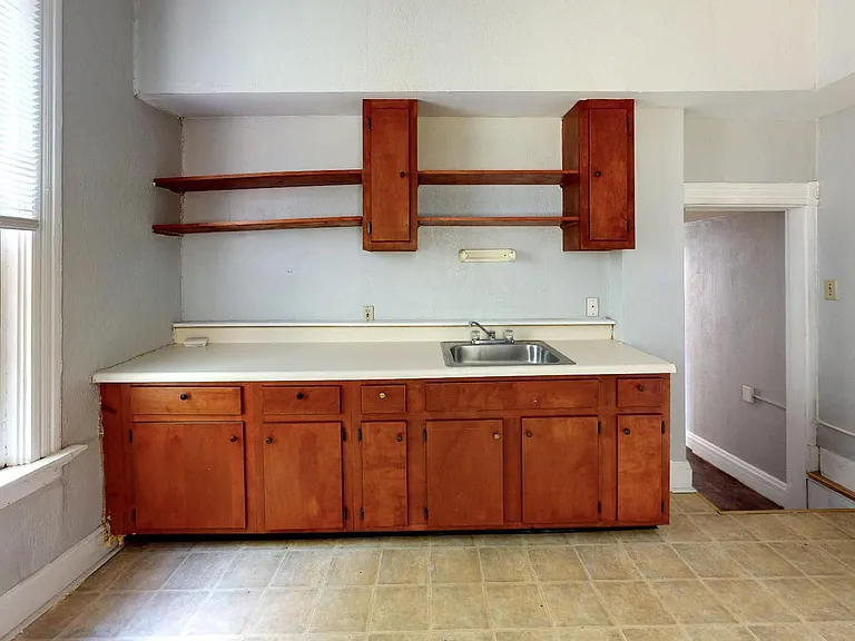 2222 Flora St — Photo 4