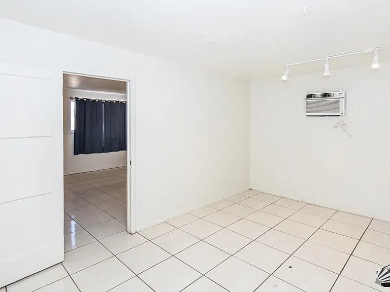 2743 S Mesa Ave — Photo 11