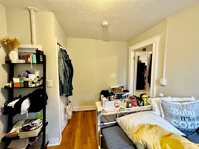 2 bed, 9999 sqft, $3,000 — Photo 2